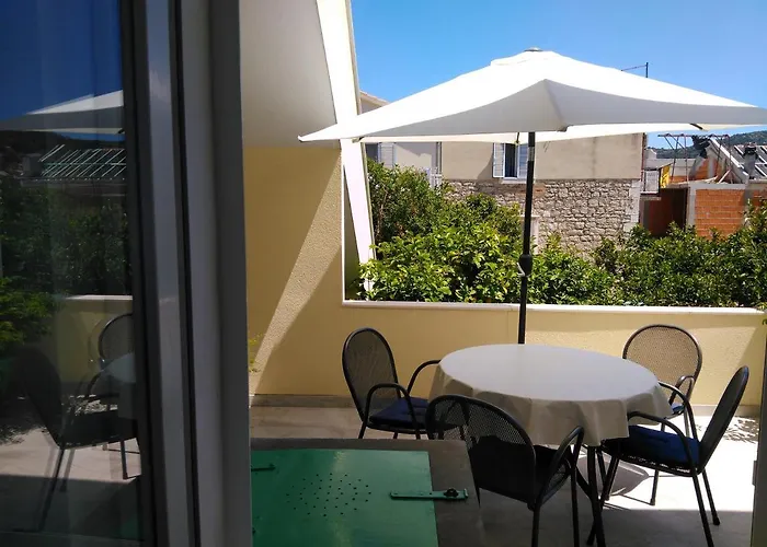 Lemon House 3* Vis