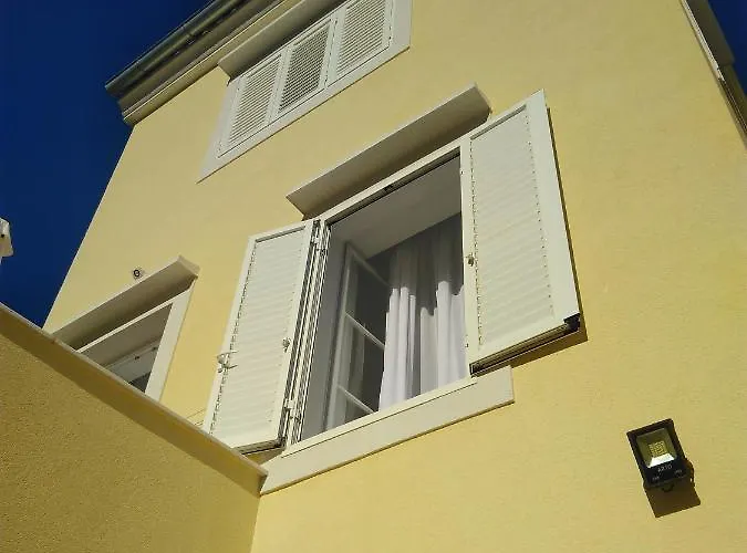 Lemon House 3*