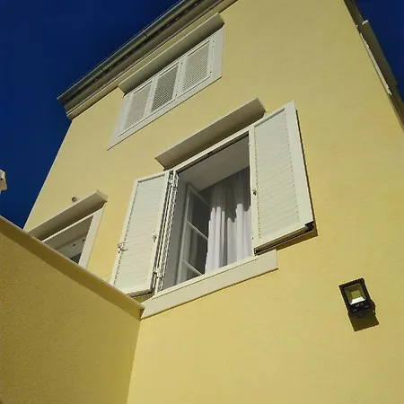 Lemon House 3*