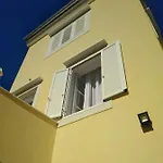Lemon House 3*